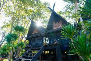 museo de la presa baan o casa negra, uno de los lugares famosos y emblemáticos de chiang rai foto