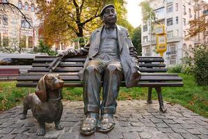 monumento al famoso actor de comedia ucraniano mykola yakovchenko foto