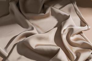 suave y elegante fondo de textura de tela de seda beige bronce o satén de lujo. diseño de fondo de lujo.