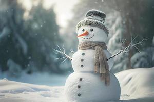 muñeco de nieve de pie en el paisaje de navidad de invierno. fondo de nieve con espacio libre para texto foto