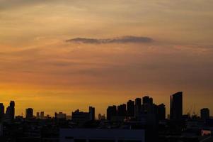 ciudad, residencia, residencia, negocio, comercio, oficina por la tarde foto