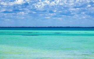 hermosa isla holbox playa punta coco laguna agua turquesa mexico. foto