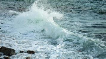 Breaking and splashing waves in slow motion video