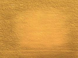 textura transparente de pared de cemento amarillo una superficie rugosa, con espacio para texto, para un fondo. foto