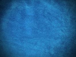 textura de tela de terciopelo azul claro utilizada como fondo. fondo de tela azul claro vacío de material textil suave y liso. hay espacio para el texto... foto