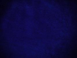 textura de tela de terciopelo azul utilizada como fondo. fondo de tela azul vacío de material textil suave y liso. hay espacio para el texto.. foto