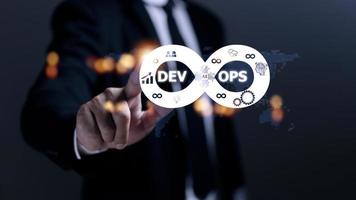 operaciones de desarrollo de metodología devops concepto de tecnología de programación ágil. foto