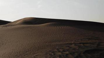 duna de arena, paisaje desértico, viento, cielo medio este, uae