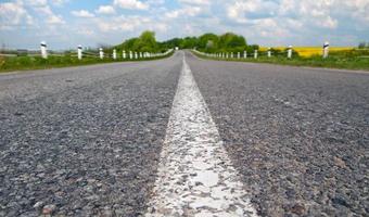 a lo largo de la carretera foto