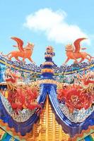 The entrance arches of Chinese temples feature statues of dragons and flying tigers, mythical creatures in Chinese literature, often adorned in temples, and on the roofs are beautiful sculptures photo