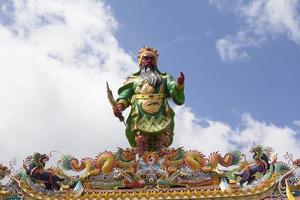 The entrance arches of Chinese temples feature statues of dragons and flying tigers, mythical creatures in Chinese literature, often adorned in temples, and on the roofs are beautiful sculptures photo