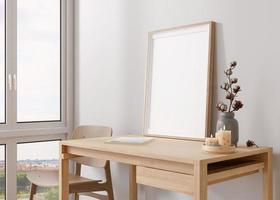marco de imagen vertical vacío sobre un escritorio de madera en una habitación moderna. maqueta interior en estilo contemporáneo. gratis, copie el espacio para su imagen. jarrón con planta de algodón, vela, silla. representación 3d