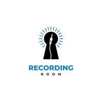 diseño del logotipo de la sala de grabación en un fondo aislado. logotipo del estudio de grabación vector