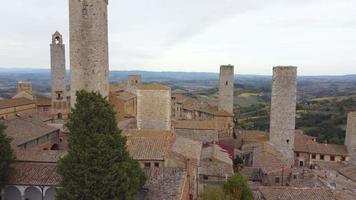 vista aérea de san gimignano en toscana, italia video