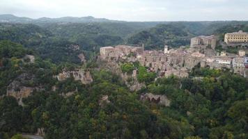 Luftaufnahme von Sorano in der Toskana, Italien video