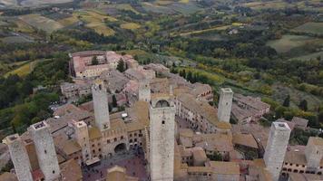 vista aérea de san gimignano en toscana, italia video