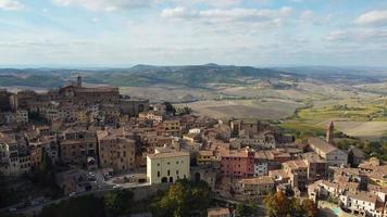 vue aérienne de montepulciano en toscane, italie video