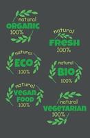 gráficos vectoriales eco bio productos orgánicos y naturales pegatina etiqueta insignia y logotipo patrón de hojas verdes sobre fondo oscuro vector