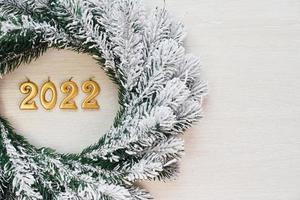 feliz año nuevo 2020. vista superior de la textura festiva de navidad con decoraciones foto