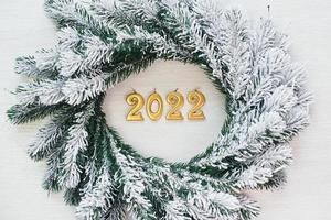 feliz año nuevo 2020. vista superior de la textura festiva de navidad con decoraciones foto