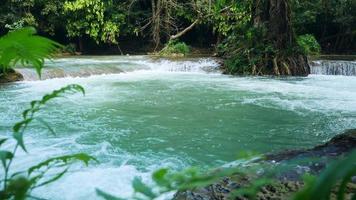 cachoeira chet sao noi linda cachoeira no meio da floresta, parque nacional namtok chet sao noi video