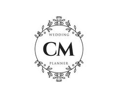 colección de logotipos de monograma de boda con letras iniciales cm, plantillas florales y minimalistas modernas dibujadas a mano para tarjetas de invitación, guardar la fecha, identidad elegante para restaurante, boutique, café en vector