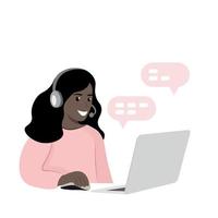 chica negra con auriculares con laptop, trabajadora del centro de llamadas, en línea, oficina en casa, vector plano, aislada en blanco