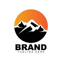 logotipo de montaña, escalada vectorial, aventura, diseño para escalada, equipo de escalada y marca con logotipo de montaña vector