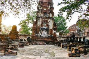 antiguo templo budista en tailandia foto