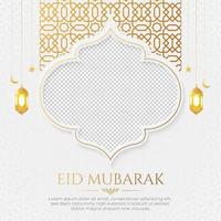publicación de redes sociales islámicas de lujo dorado de eid mubarak con patrón de estilo árabe y marco de fotos vector