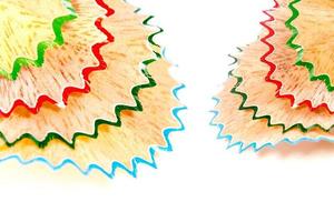 virutas de madera de lápiz crayón de colores foto