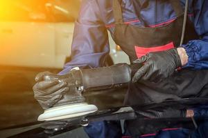 MAn polish the black metal bumper photo