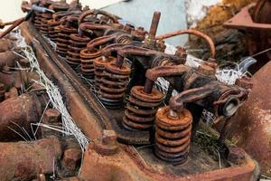 eje de balancín, brazos y resortes de culata de automóvil antiguo vintage foto