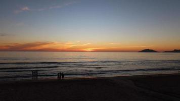 mazatlán sinaloa playa de noche con ciudad luminosa al fondo video