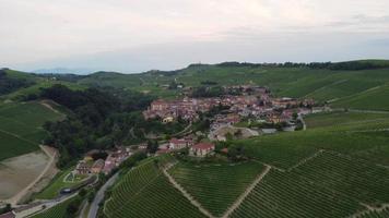 barolo aereo Visualizza nel langhe, Piemonte Italia video