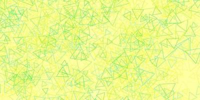 textura de vector verde claro, amarillo con triángulos al azar.