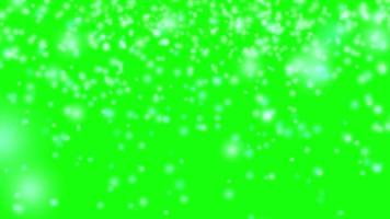 weihnachtsschnee im dezember treibt im wind auf einem grünen bildschirmhintergrund video