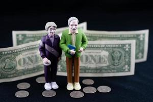 jubilados que esperan un aumento en su pensión foto