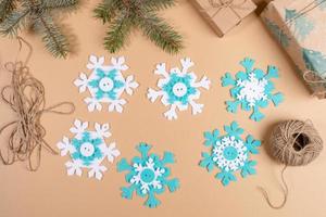 Step by step instruction of make DIY Xmas toy snowflake. Step 5 - Stack all details to multilayer snowflakes. photo