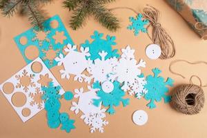 Step by step instruction of make DIY Xmas toy snowflake. Step 4 - Spread out all ready details of snowflakes. photo