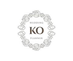 colección de logotipos de monograma de boda con letras iniciales ko, plantillas florales y minimalistas modernas dibujadas a mano para tarjetas de invitación, guardar la fecha, identidad elegante para restaurante, boutique, café en vector