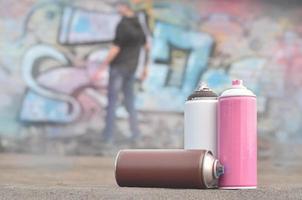 A photography of a certain number of paint cans against the graf photo