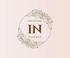 en la colección de logotipos de monograma de boda con letras iniciales, plantillas florales y minimalistas modernas dibujadas a mano para tarjetas de invitación, guardar la fecha, identidad elegante para restaurante, boutique, café en vector