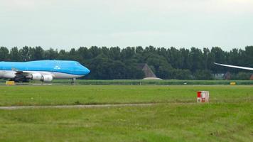 amsterdam, Paesi Bassi 24 luglio 2017 - klm dutch royal flight dreamliner boeing 787 ph bhh accelera e decolla a polderbaan 36l, aeroporto di Shiphol, amsterdam, olanda video