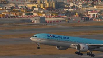 hong kong 10 novembre 2019 - air coréen boeing 777 hl7784 départ de hong kong