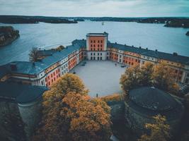 castillo de vaxholm por drone en vaxholm, suecia foto