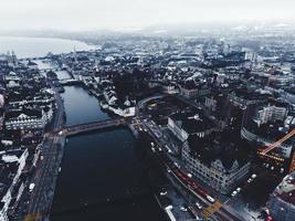 foto aerea de zurich, suiza por drone