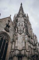 iglesia católica de san mauricio en lille, francia foto