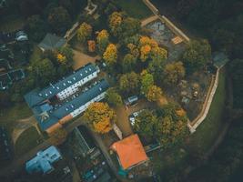 vistas aéreas de trakai, lituania por drone foto