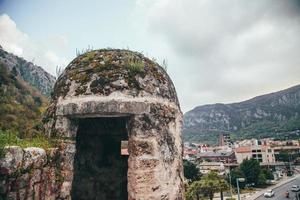 vistas del casco antiguo de kotor en montenegro foto